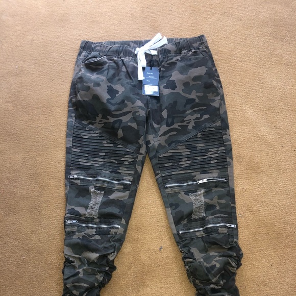 Camo Jogger pants - Picture 1 of 4